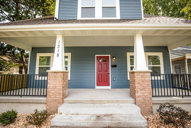 Primary Photo - 1318 S Florence Ave