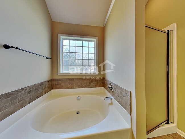 Building Photo - 2430 Joshua Ln