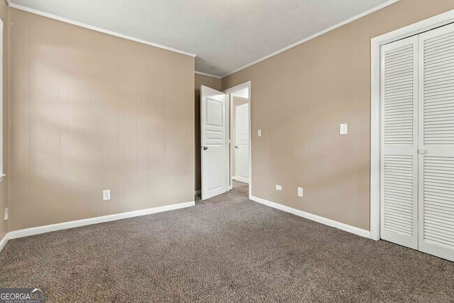 Building Photo - 9169 Lakeview Dr SW