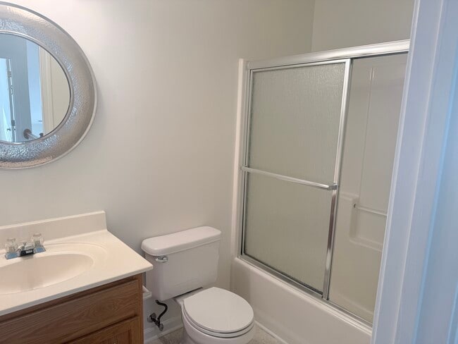 Building Photo - 9420 Meadowmont View Dr