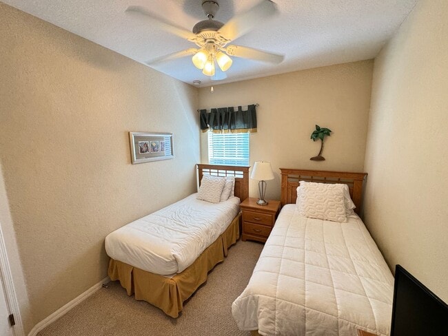 Building Photo - Fully Furnished 5-Bed End-Unit Townhome with Hot Tub in Gated Coral Cay! WASHER & DRYER INCLUDED!