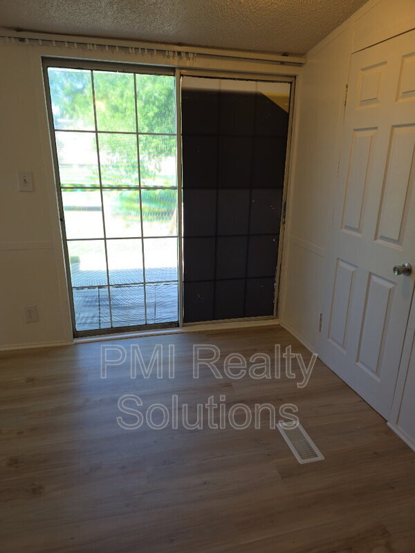 Building Photo - 305 W Dixieland Ave
