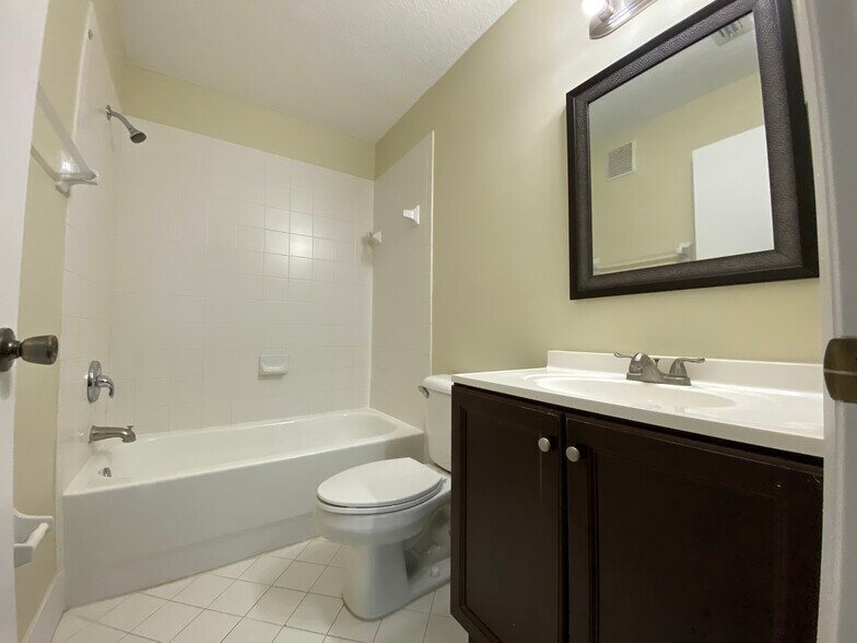 Building Photo - 1320 SE 31st Ct