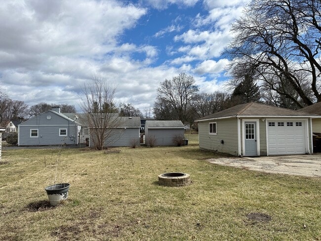 Building Photo - 858 Clay St