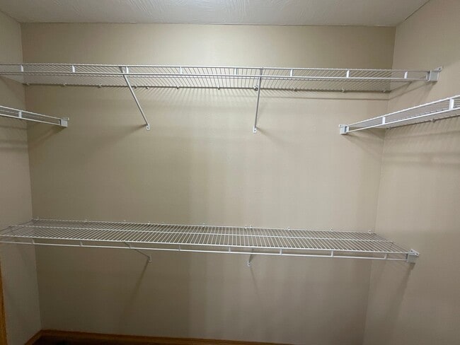 Building Photo - LEASING