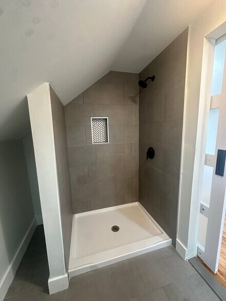 Building Photo - 4 Upham Ave