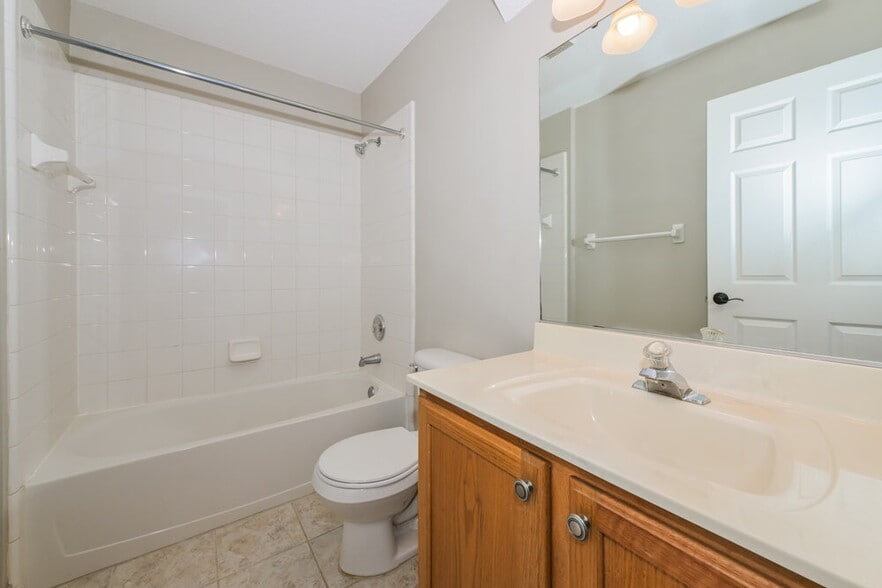 Building Photo - 573 Redberry Ln