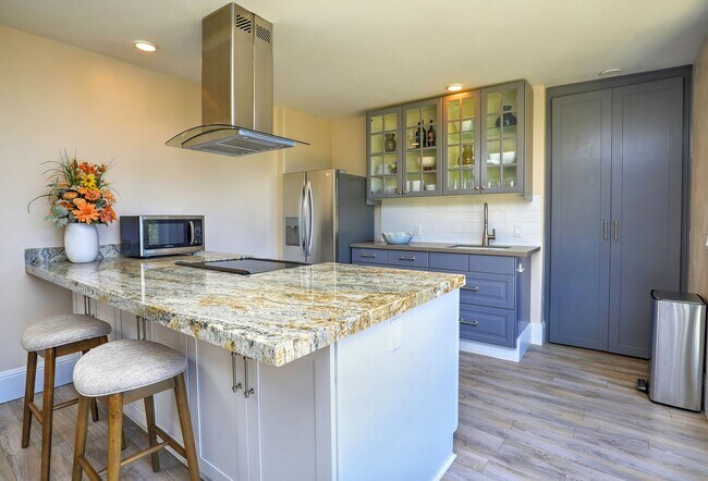 Building Photo - 731 Las Canoas Pl
