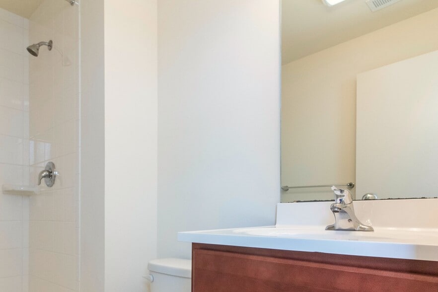 Building Photo - 699 W Berks St