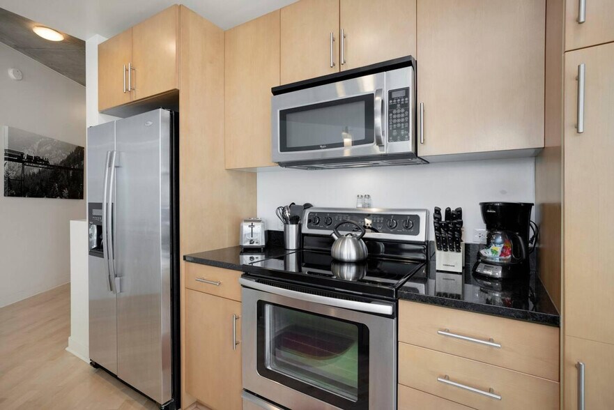 Building Photo - 930 15th St