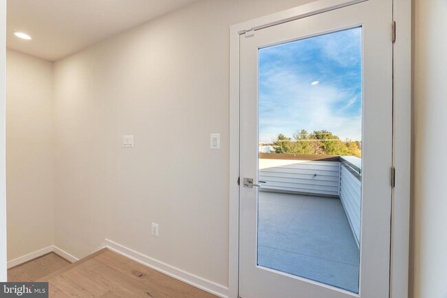 Building Photo - 43920 Ludwell Farm Square