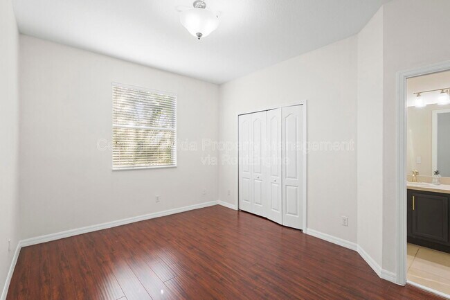 Building Photo - 3434 Wilshire Way Rd