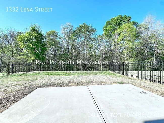 Building Photo - 1332 Lena St
