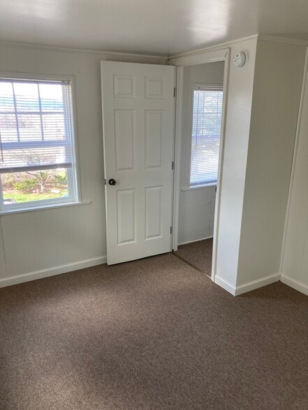 Building Photo - 1211 W Mountain Ave