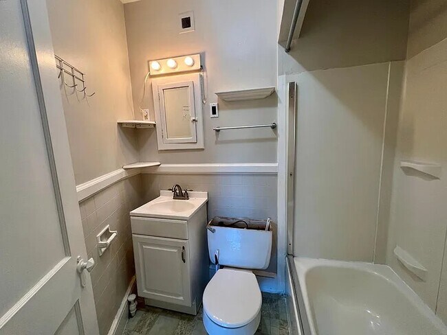 Building Photo - 231 Cato St