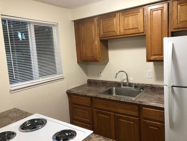 Building Photo - TWO BEDROOM NEAR NEW CASINO AND SHOPPING