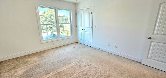 Building Photo - 83 Buckingham Ave