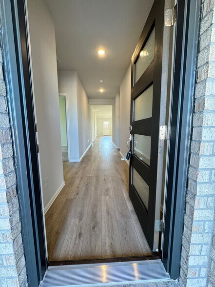 Building Photo - 2022 Sycamore Ridge Trl