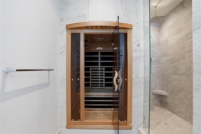 Building Photo - 500 Throckmorton St