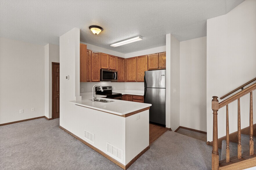 Building Photo - 6860 Meadow Grass Ln S