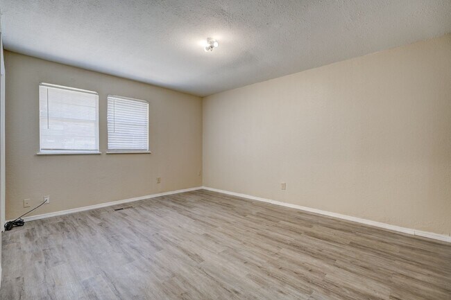 Building Photo - Bradfred Street 3807/3809