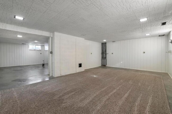 Building Photo - 216 Diana Dr