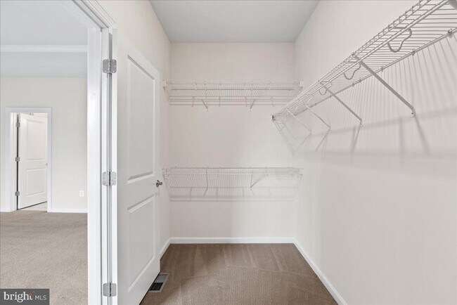 Building Photo - 45121 Kincora Dr