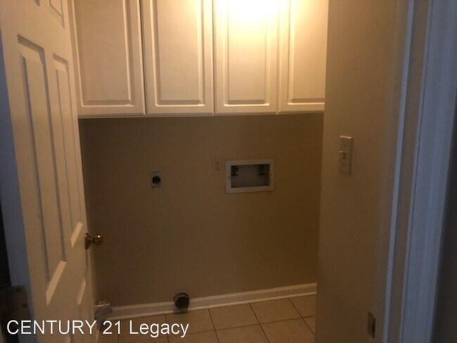 Building Photo - 3 br, 2.5 bath House - 10421 Ravenbrook Ln