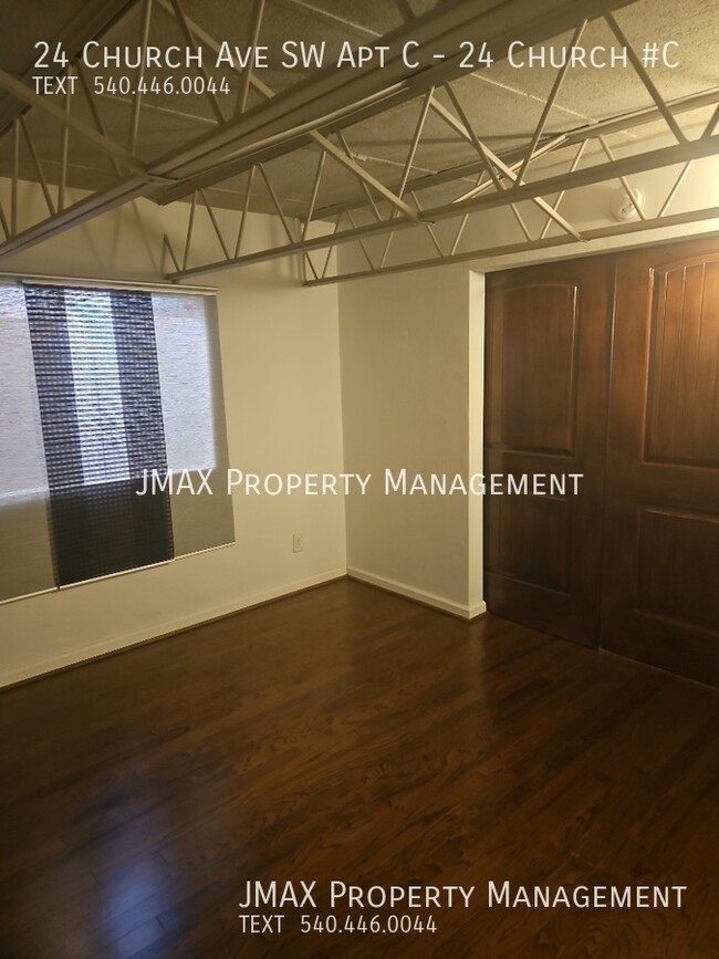 Building Photo - This Property has a No Security Deposit Op...