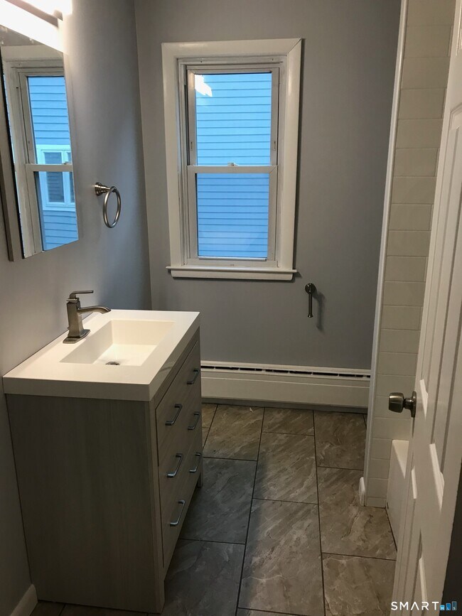 Building Photo - 118 Woodland St