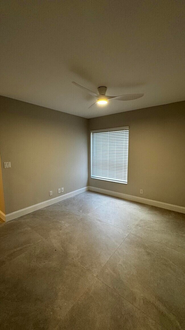 Building Photo - 11822 Island Lakes Ln