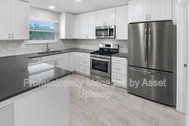 Building Photo - 1223 Dumont Dr