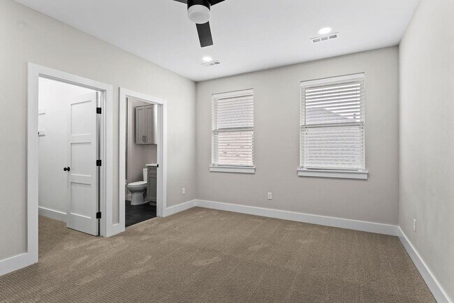 Building Photo - 3505 SW Radiance Ave