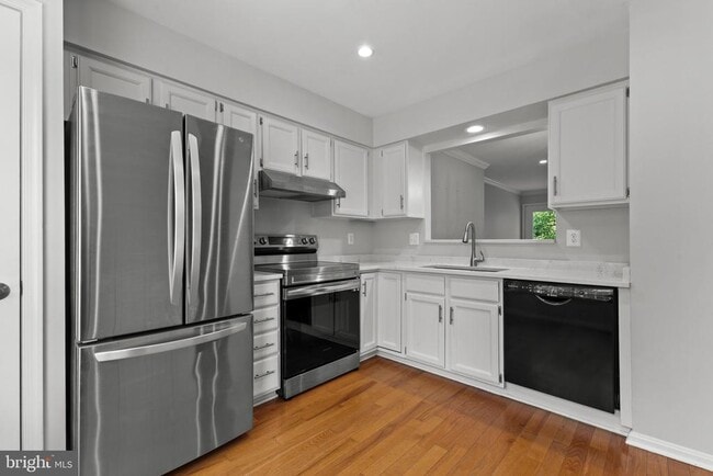 Building Photo - 106 Hackley Ct