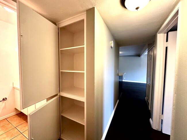 Building Photo - ***MOVE-IN SPECIAL 2 WEEKS FREE RENT***Spa...