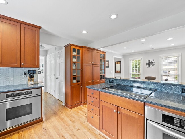 Building Photo - Your Dream Home Awaits!