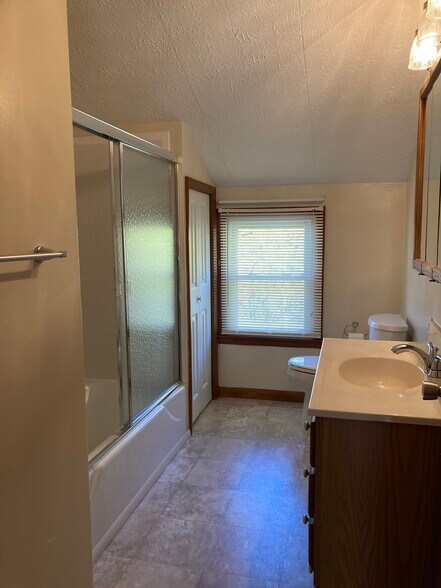 Building Photo - 203 Oakvale Rd