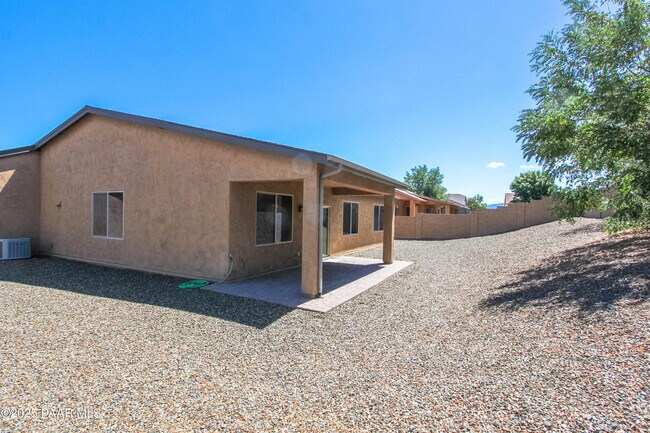 Building Photo - 2677 Capella Dr