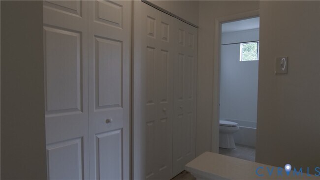 Building Photo - 419 Roxana Rd