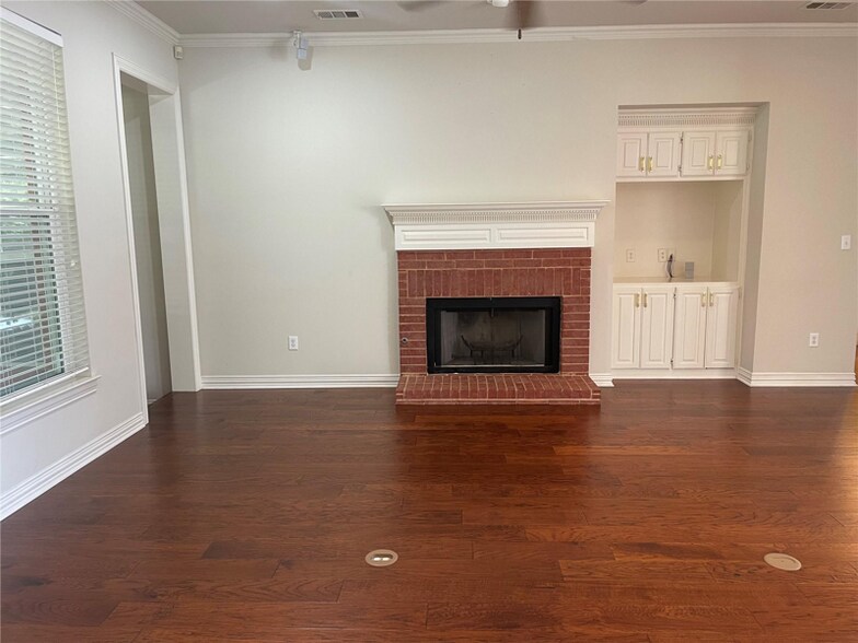 Building Photo - 716 Ticonderoga Dr