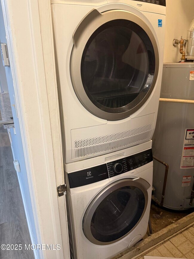 Building Photo - 604 Woodhaven Dr