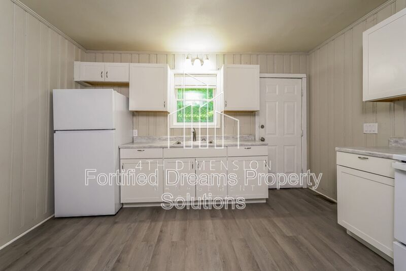 Building Photo - 519 W 20th St