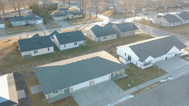 Building Photo - 810 Parkside Ln