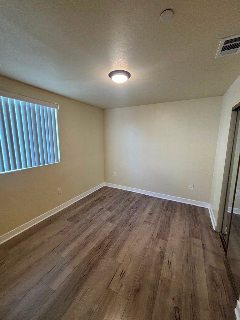 Building Photo - 457 E 30th St