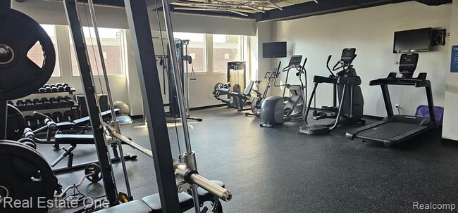 Building Photo - 100 W Fifth St