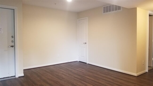 Building Photo - 8415 Hearth Dr