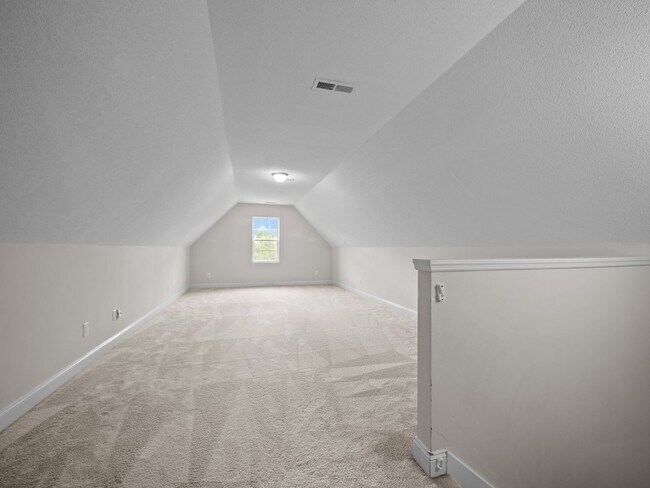 Building Photo - Welcome to Eastport!