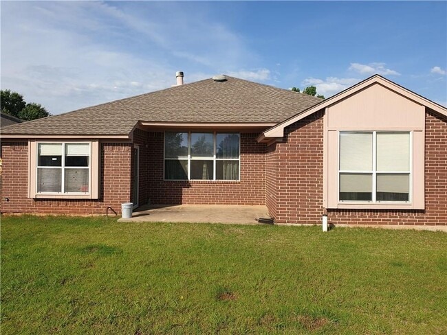 Building Photo - 16220 Sugar Loaf Dr