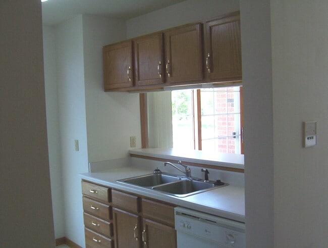 Building Photo - Furman Somerset Apartments