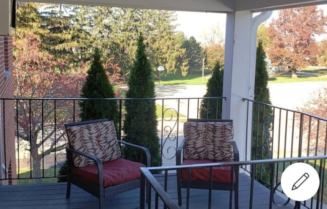 Building Photo - 555 N Pearl St